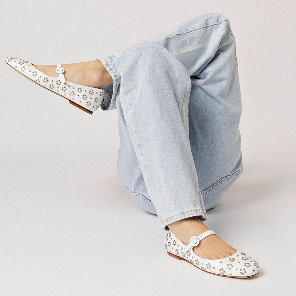 NWT Blair Ballet Flat In White Leather and Metallic Studs sz 9